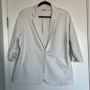White Blazer - One Button Closure - 3/4 Length Sleeves